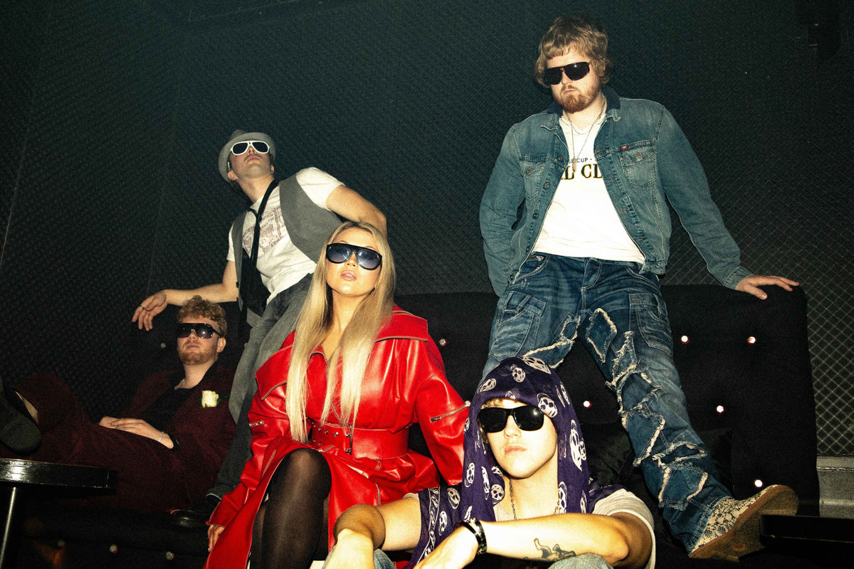 Clicherik, triibupasta, Elina Born - Seksikas